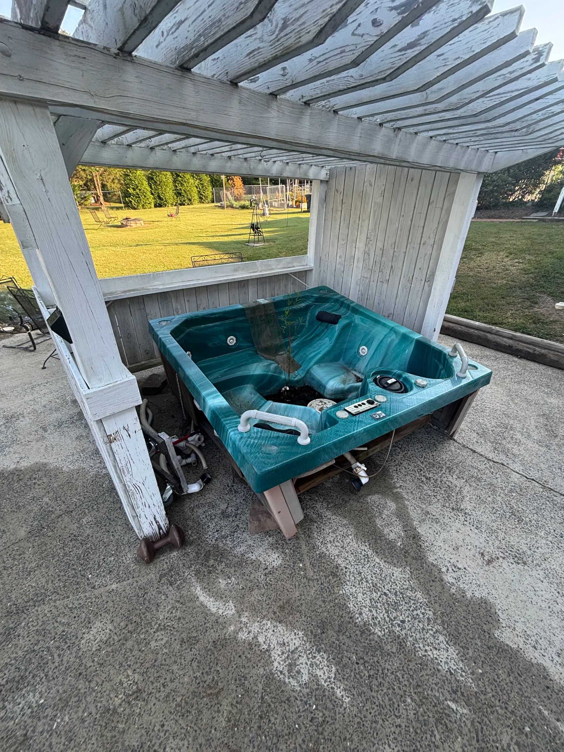 Gallery photos for Old Hot Tub Hauled Away in the Same Week: Image #1