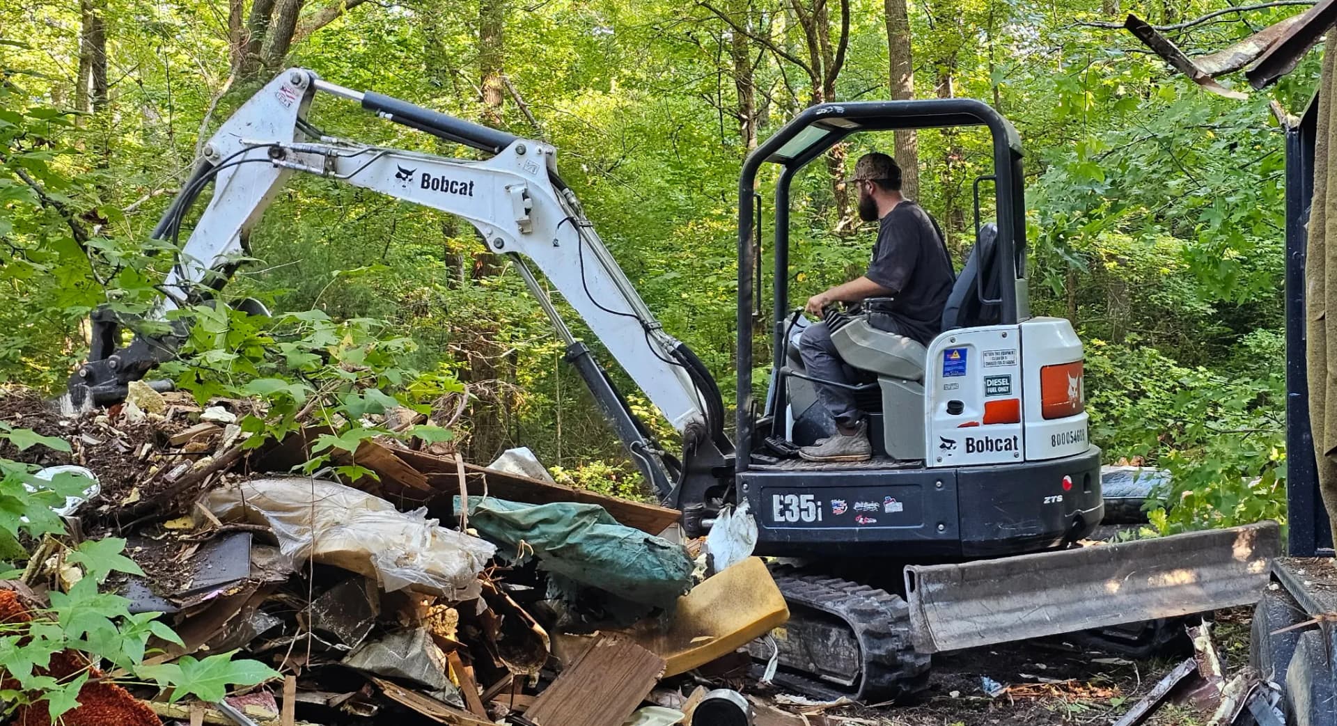 Gallery photos for Old Camper and Debris Cleared to Get a Property Sale-Ready: Image #1