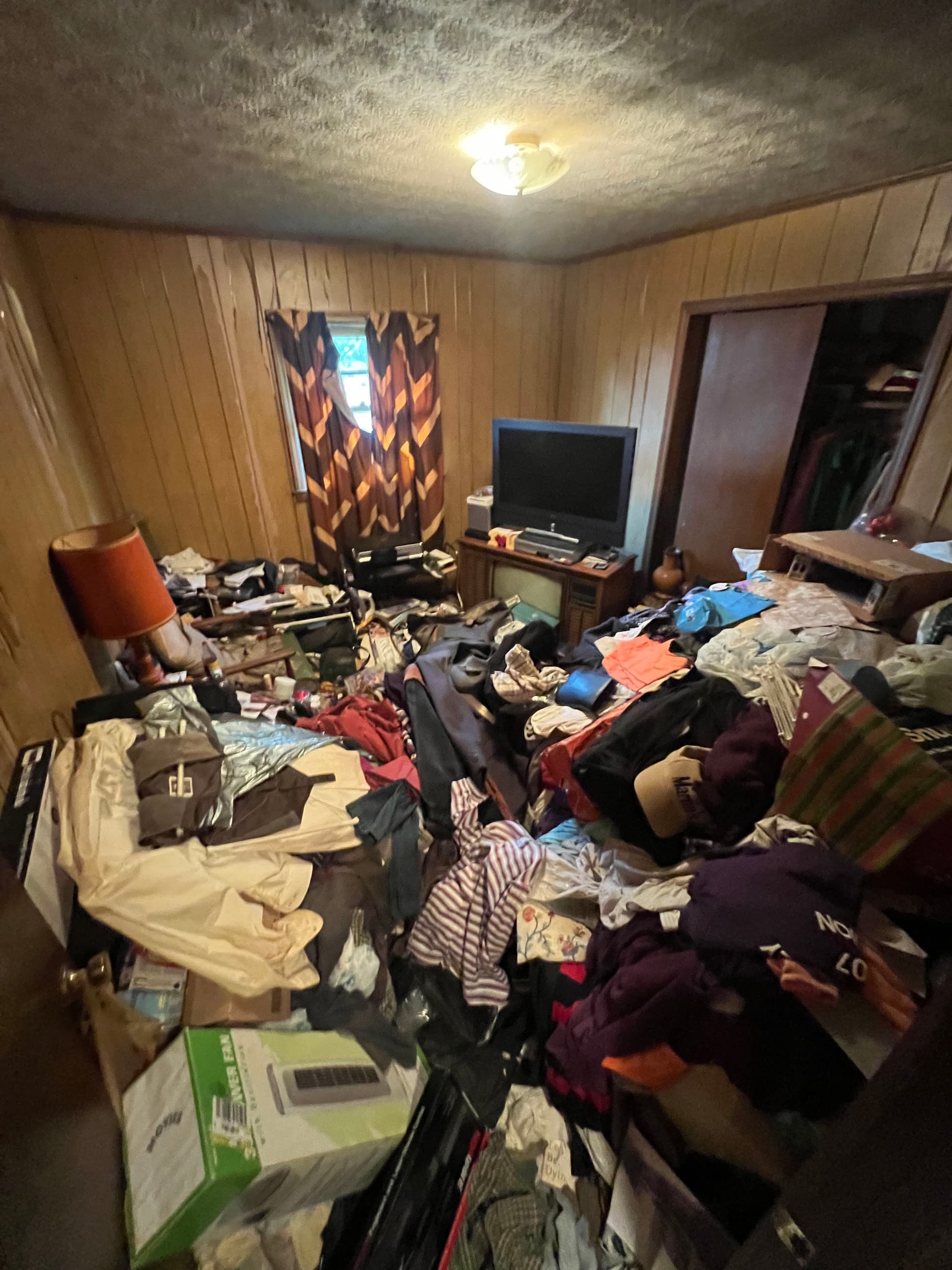 Gallery photos for Full House Hoarder Cleanout Done Right, Room by Room: Image #4