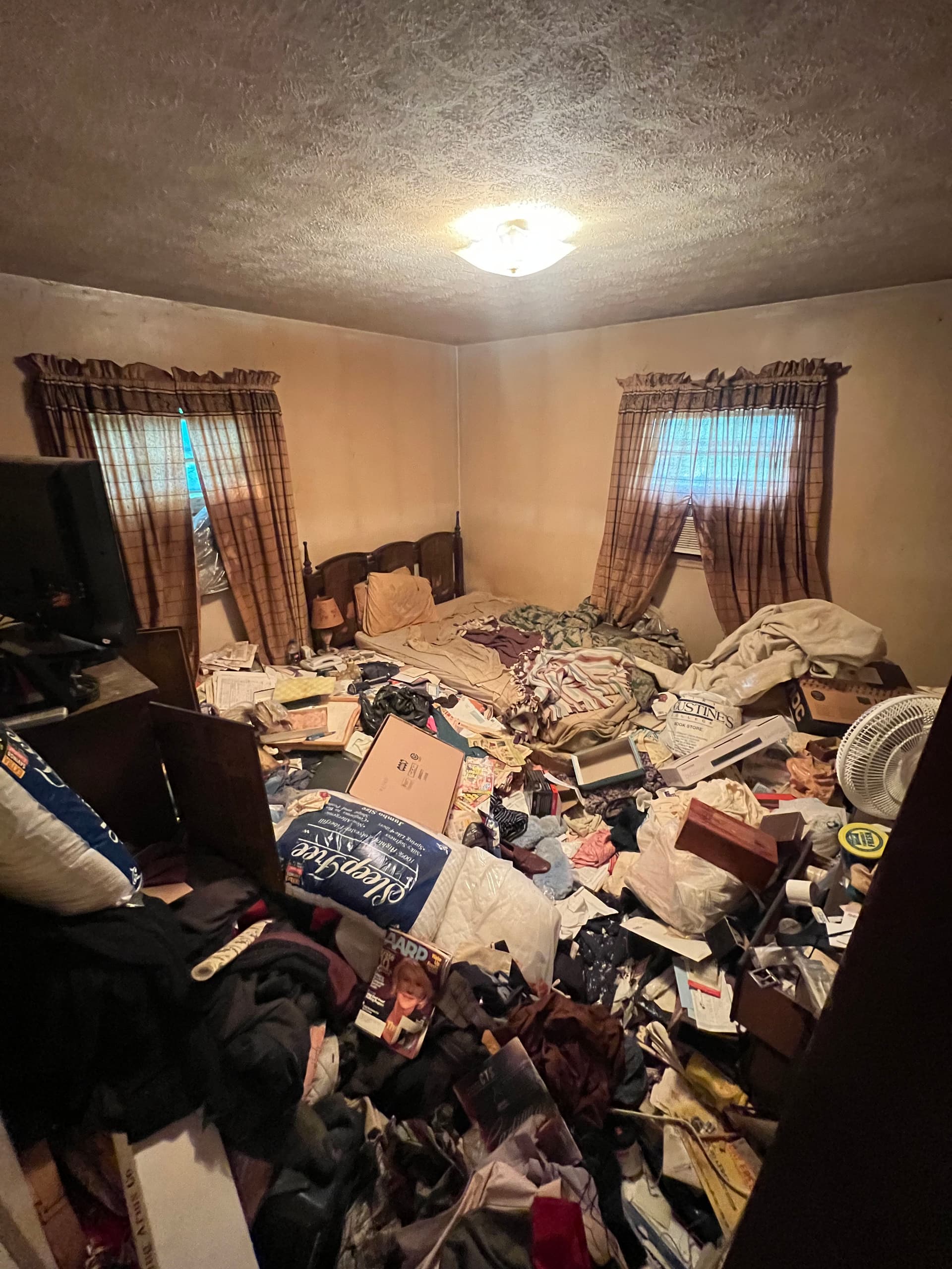 Gallery photos for Full House Hoarder Cleanout Done Right, Room by Room: Image #8